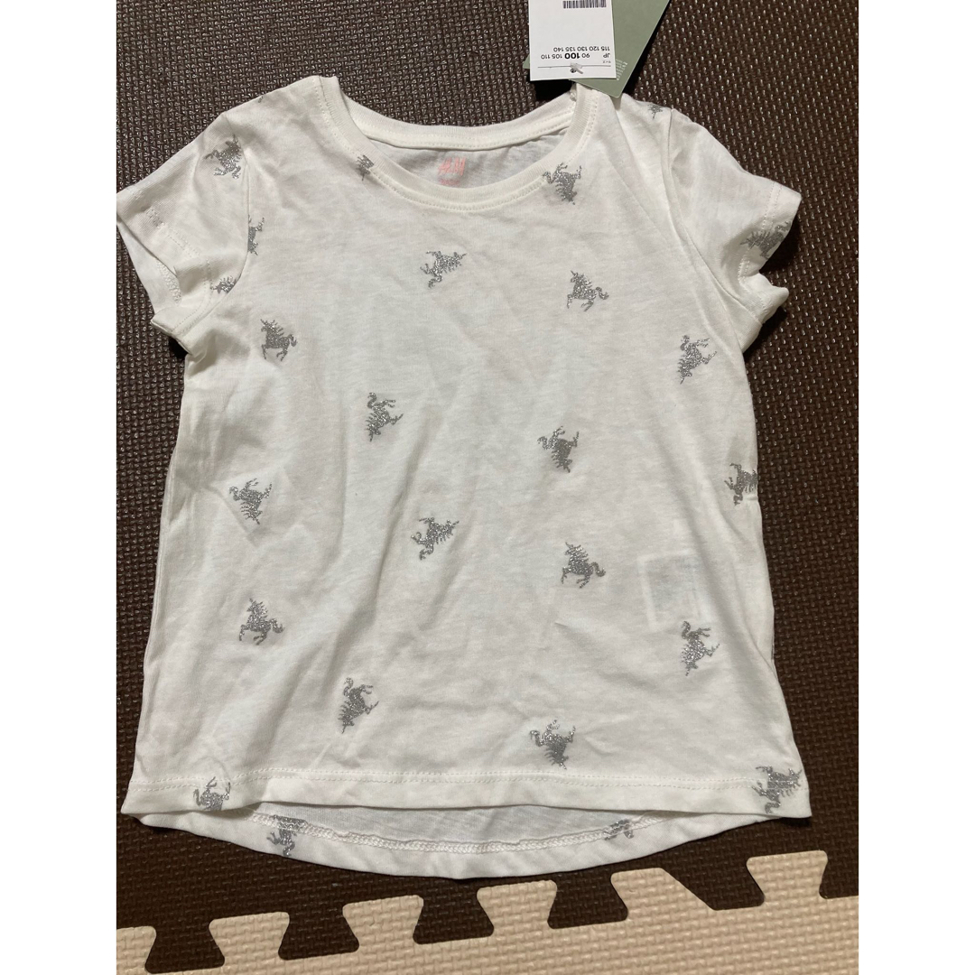 H&M(エイチアンドエム)のH&M 半袖Tシャツ ミニスカート 2アイテムセット まとめ売り女の子100cm キッズ/ベビー/マタニティのキッズ服女の子用(90cm~)(Tシャツ/カットソー)の商品写真