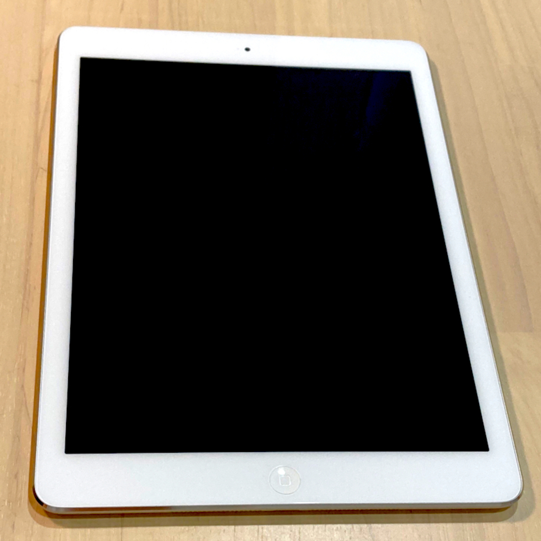 iPad Air Wi-Fiモデル ME906J/A シルバー (純正ケース付)