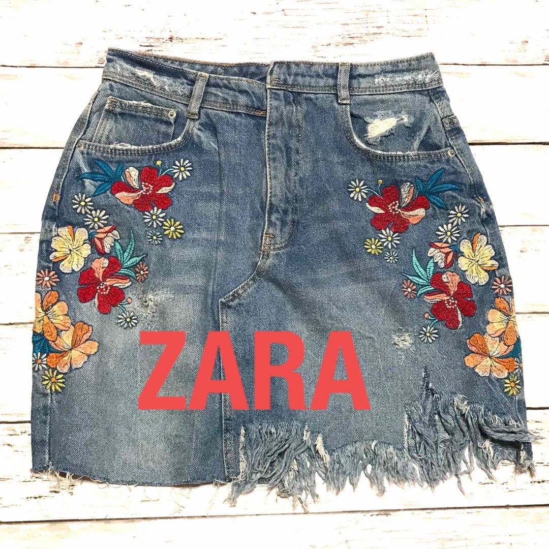 ZARA(ザラ)の【ZARA】デニムスカート　刺繍　ダメージ加工　Mサイズ レディースのスカート(ひざ丈スカート)の商品写真