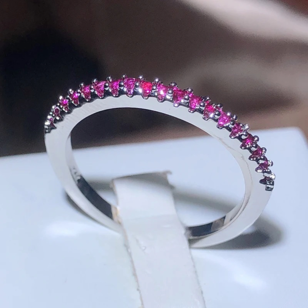 セール❣️【S925刻印】ルビーカラー 小粒 ハーフエタニティリング レディースのアクセサリー(リング(指輪))の商品写真