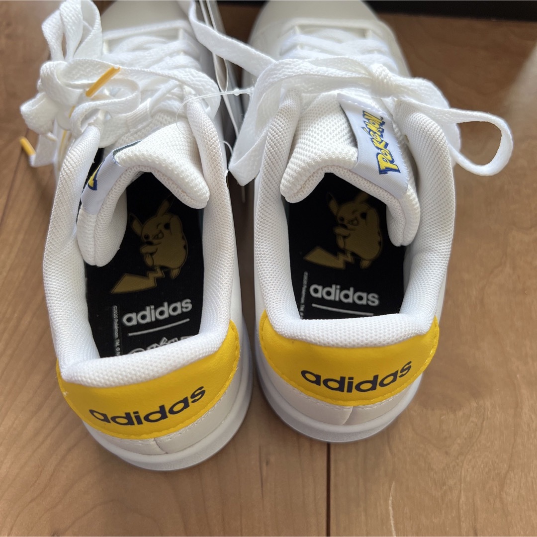 adidas(アディダス)のアディダス　ポケモンモデル　新品　20センチ キッズ/ベビー/マタニティのキッズ靴/シューズ(15cm~)(スニーカー)の商品写真