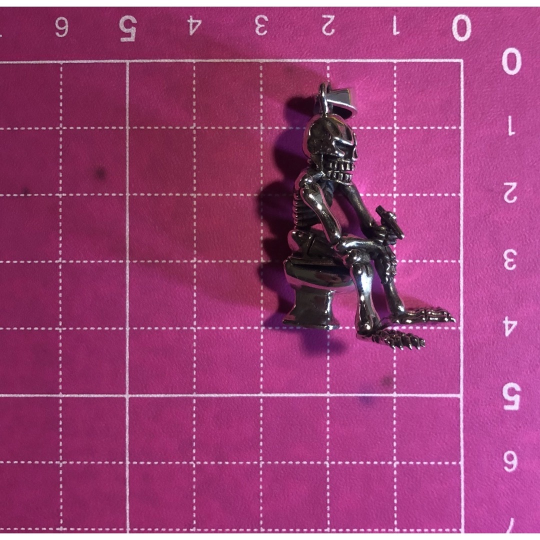 e 便器トップ　煙草　開閉　シルバー925 骸骨ガイコツ　トイレ便所　大麻 あ1