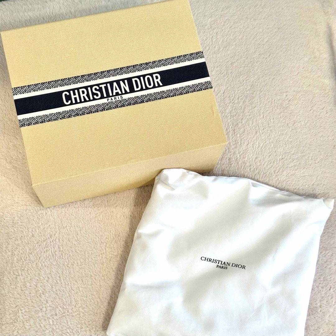 Christian Dior - 新品☆Dior ディオール ギフトボックス クッション