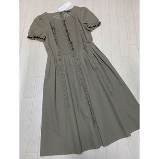 トゥービーシック(TO BE CHIC)の新品 TO BE CHIC フリル切り替え フレアワンピース 42(ひざ丈ワンピース)