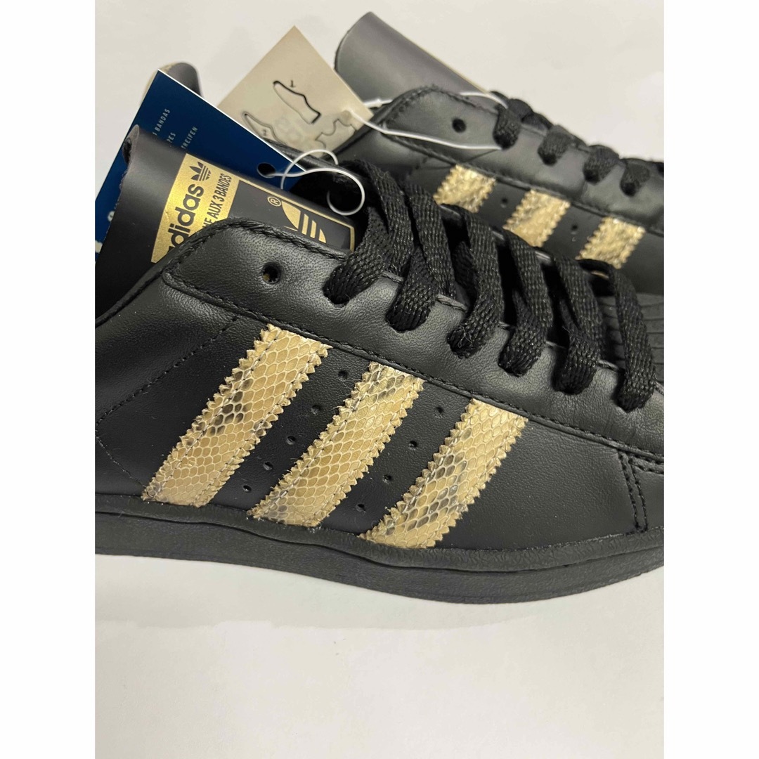 adidas(アディダス)のADIDAS SUPERSTAR SNAKE  BLACK 24.0cm レディースの靴/シューズ(スニーカー)の商品写真