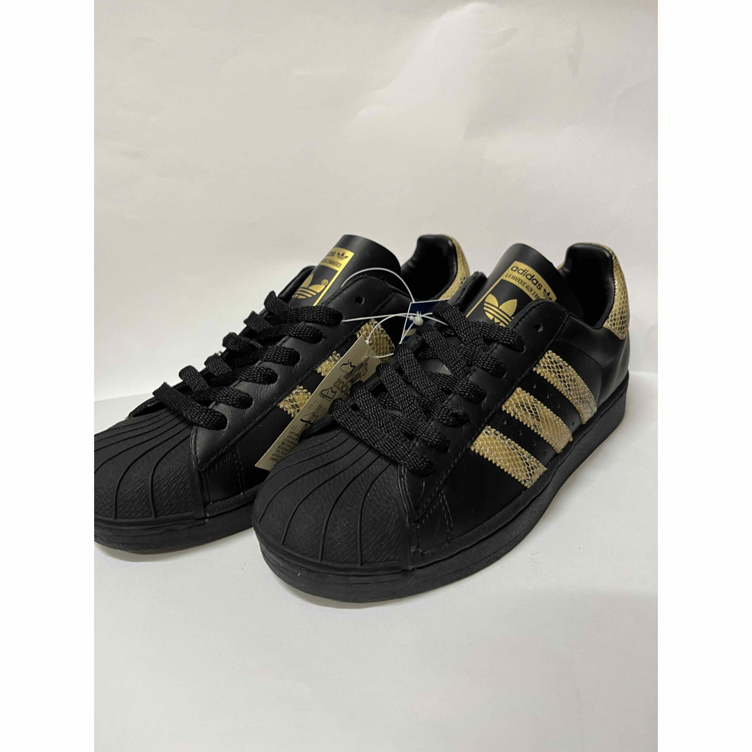 adidas(アディダス)のADIDAS SUPERSTAR SNAKE  BLACK 24.0cm レディースの靴/シューズ(スニーカー)の商品写真