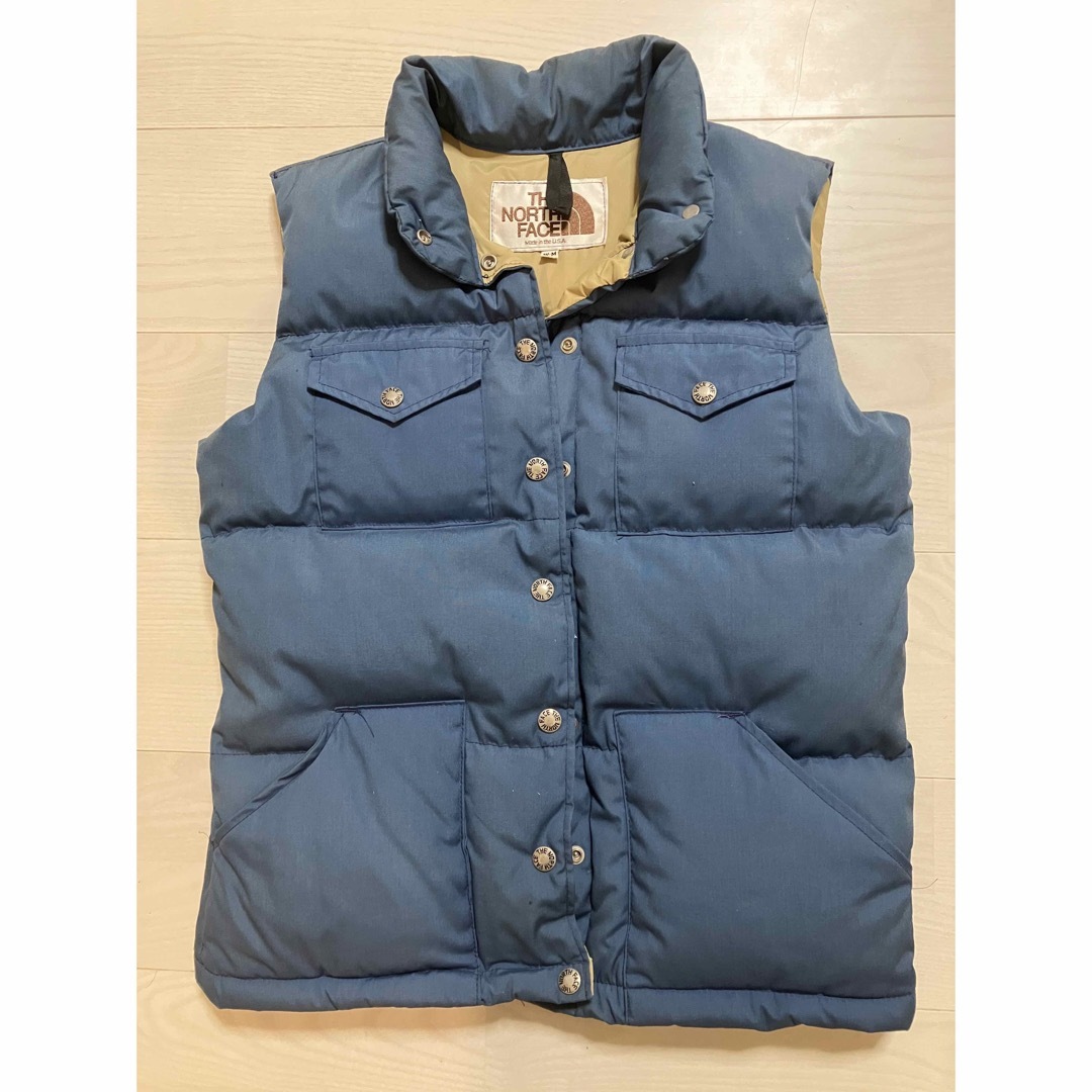 THE NORTH FACE(ザノースフェイス)のノースフェイス THE NORTH FACE ダウンベスト 茶タグ USA製 レディースのジャケット/アウター(ダウンベスト)の商品写真