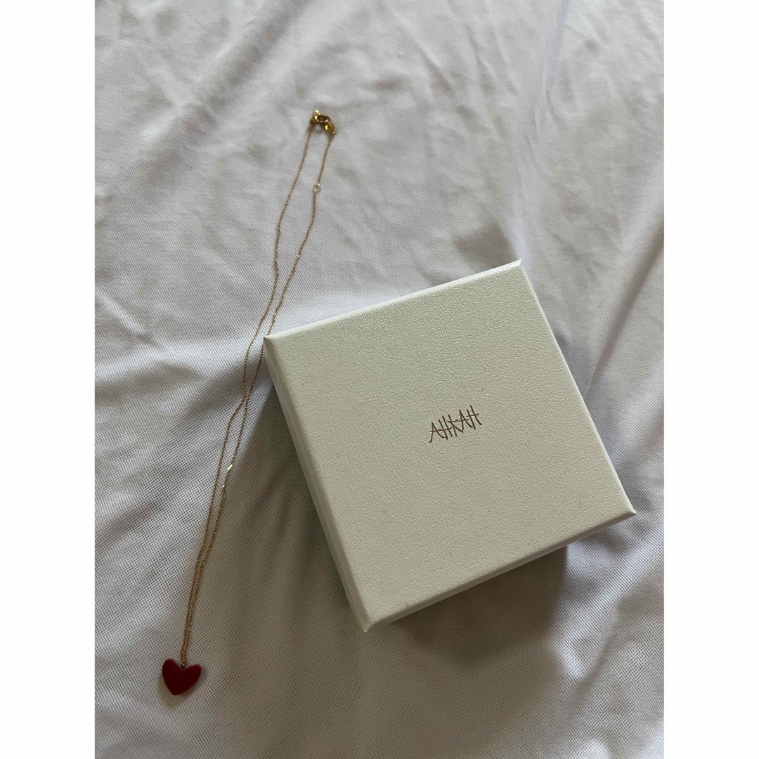 AHKAH(アーカー)の♥️美品♥️AHKAH 大き ティランハート ミディ ネックレス 珊瑚 箱付き レディースのアクセサリー(ネックレス)の商品写真