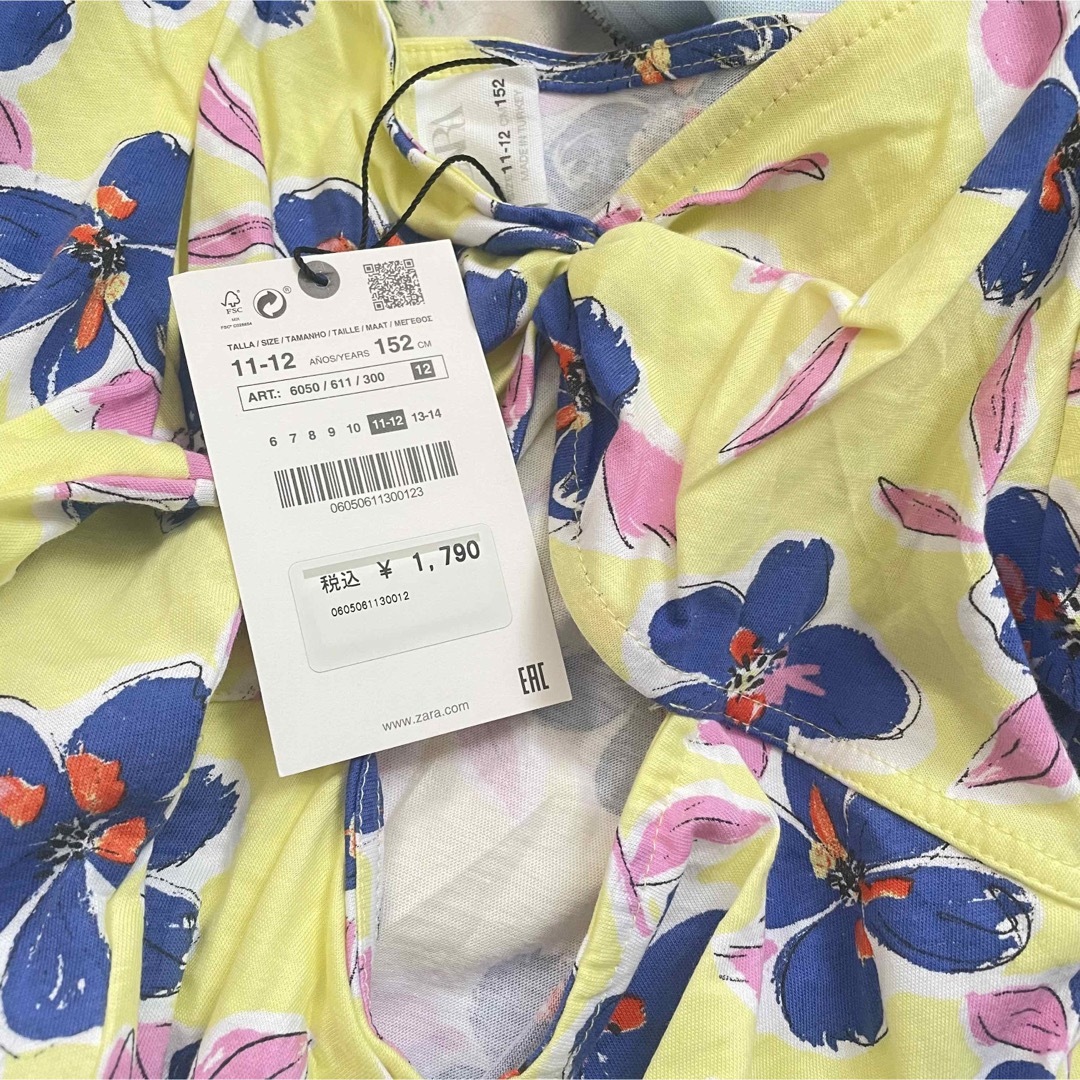 ZARA KIDS(ザラキッズ)の【新品】ZARA   ザラ　花柄Tシャツ　152 キッズ/ベビー/マタニティのキッズ服女の子用(90cm~)(Tシャツ/カットソー)の商品写真