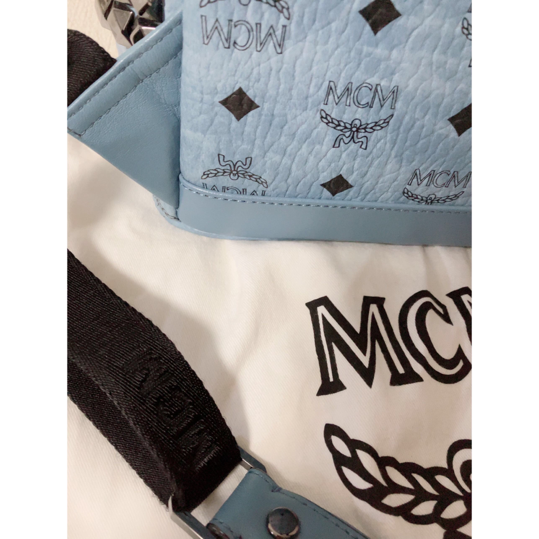 MCM(エムシーエム)の1度のみ使用 MCM スタッズリュック レディースのバッグ(リュック/バックパック)の商品写真