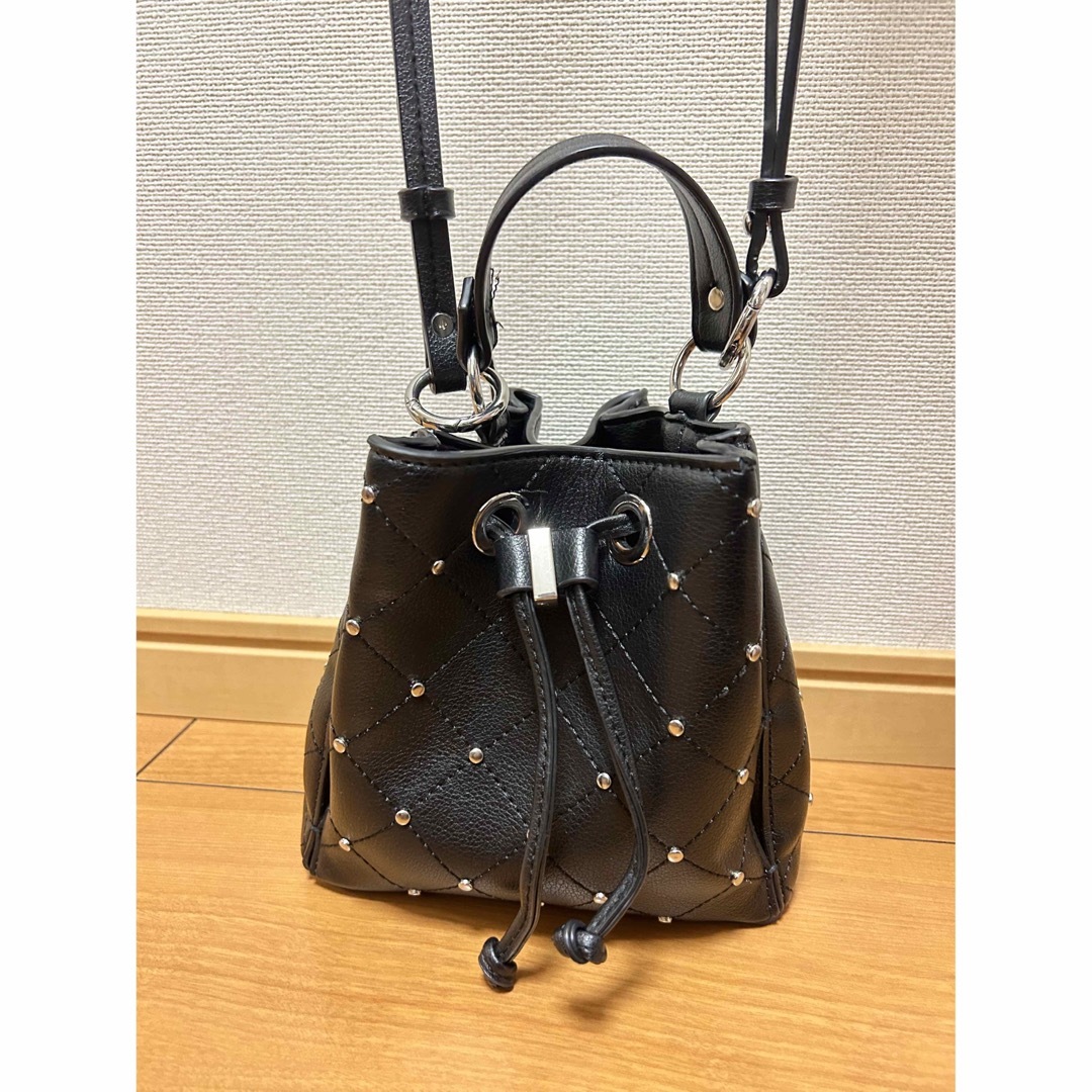 ZARA(ザラ)のZARA 巾着バッグ　ブラック　キルティング レディースのバッグ(ハンドバッグ)の商品写真
