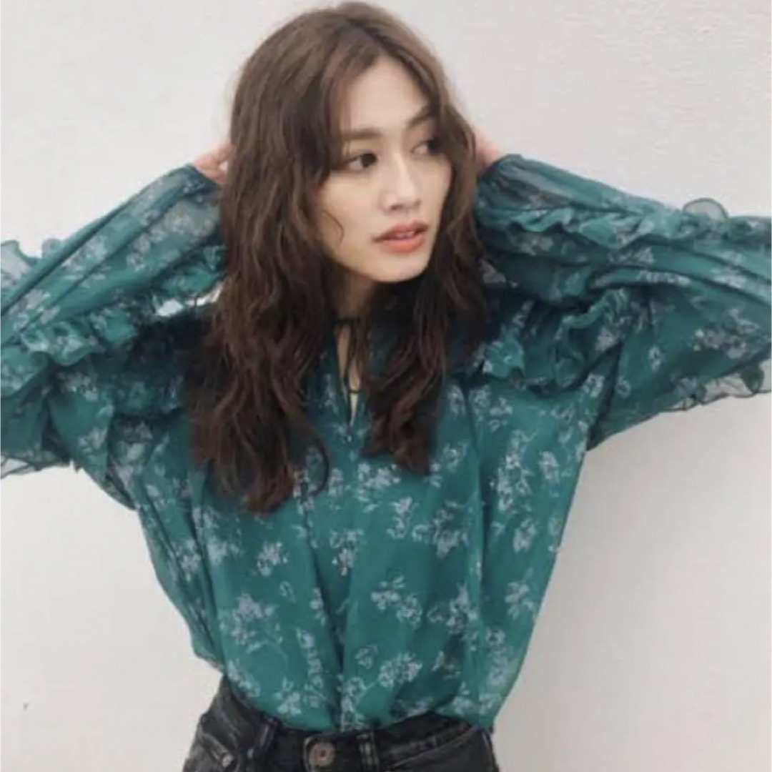 moussy(マウジー)のmoussy   ブラウス　DENSE FLOWER BLOUSE レディースのトップス(シャツ/ブラウス(長袖/七分))の商品写真