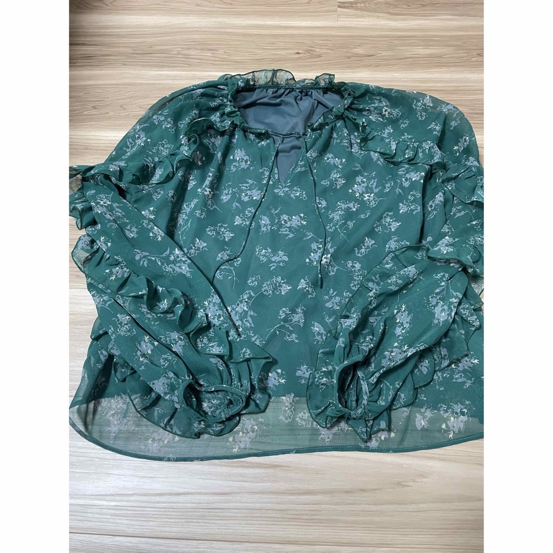 moussy(マウジー)のmoussy   ブラウス　DENSE FLOWER BLOUSE レディースのトップス(シャツ/ブラウス(長袖/七分))の商品写真