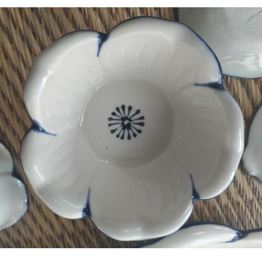 バラの皿シリーズ HON ORIGINAL 10点セット カゴ付き インテリア/住まい/日用品のキッチン/食器(食器)の商品写真