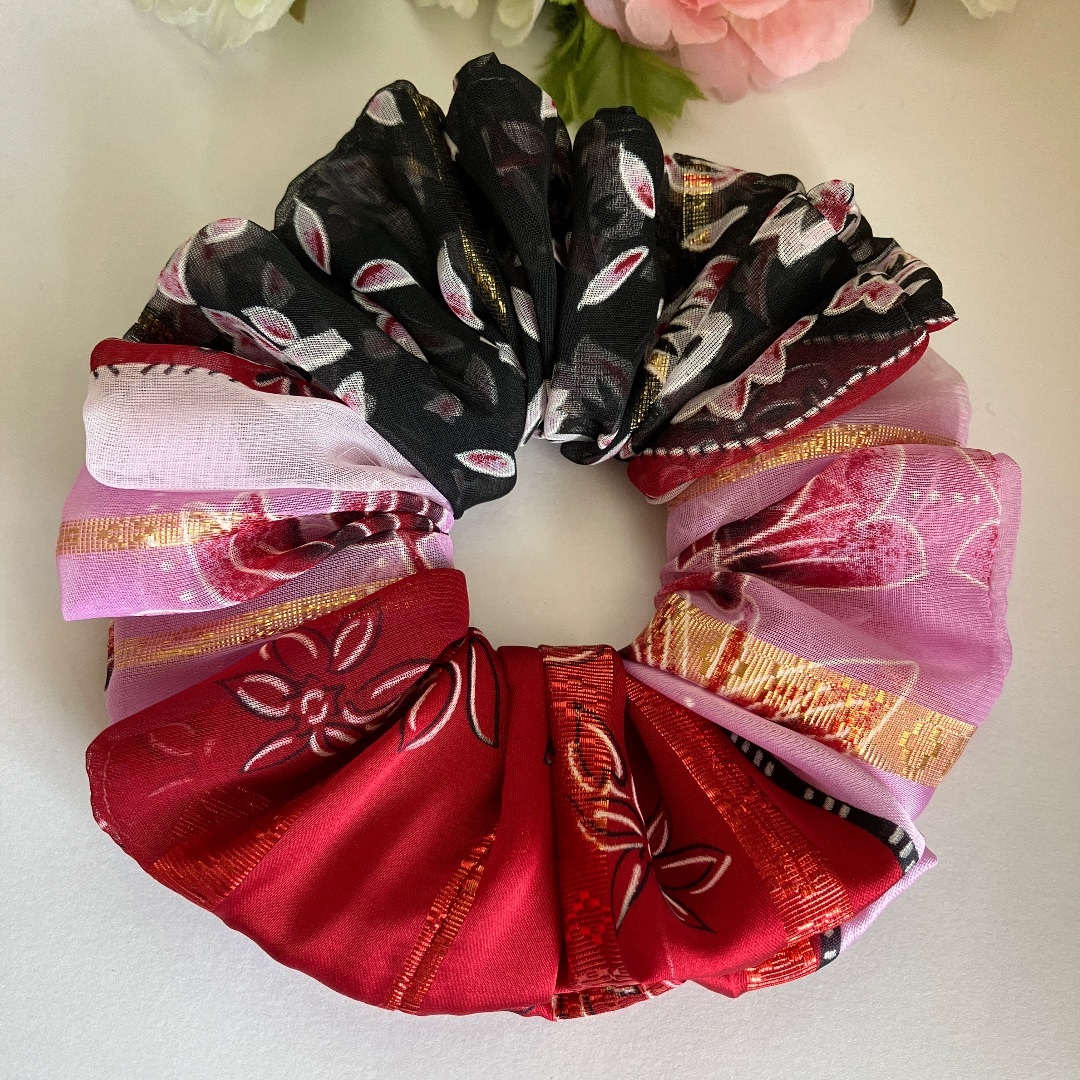 シュシュ☆エンジピンク花柄☆1点のみの通販 by さなりな's shop|ラクマ