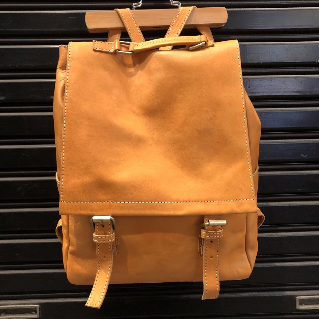 公式銀座 PEAKSPEAK「新品」【本革】『牛革』フラップリュック