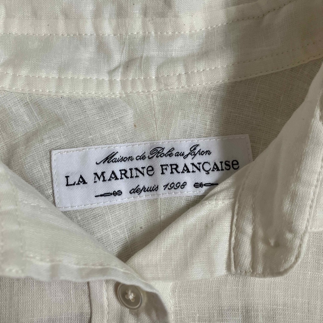 LA MARINE FRANCAISE(マリンフランセーズ)のマリンフランセーズ　オフホワイトリネン長袖シャツ　ロゴ刺繍 レディースのトップス(シャツ/ブラウス(長袖/七分))の商品写真