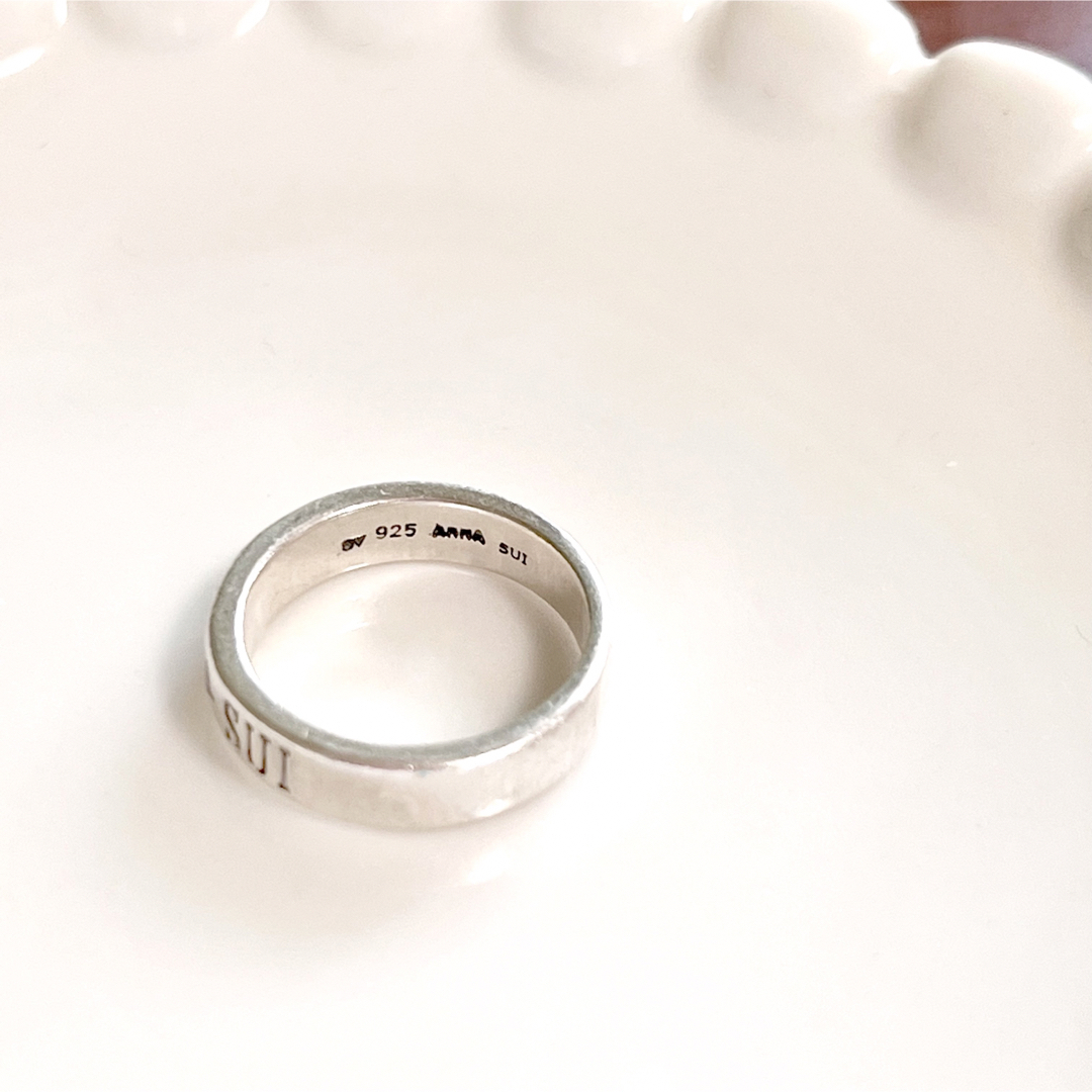 ANNA SUI(アナスイ)のANNA SUI ロゴ入りピンキーリング 3号 レディースのアクセサリー(リング(指輪))の商品写真