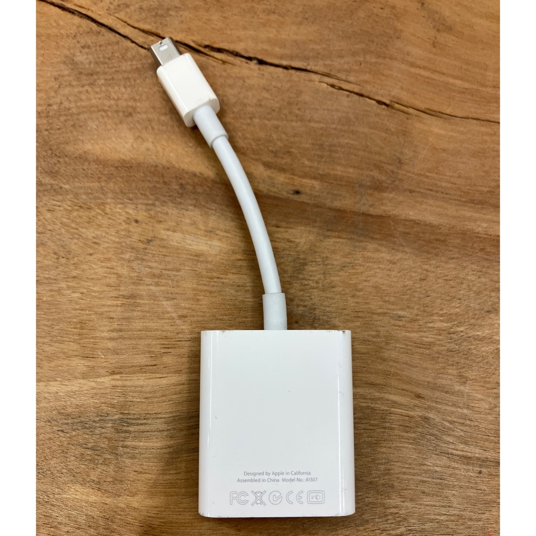 Apple(アップル)のアップル純正品　Mini DisplayPort - VGAアダプタ　A1307 スマホ/家電/カメラのPC/タブレット(PC周辺機器)の商品写真