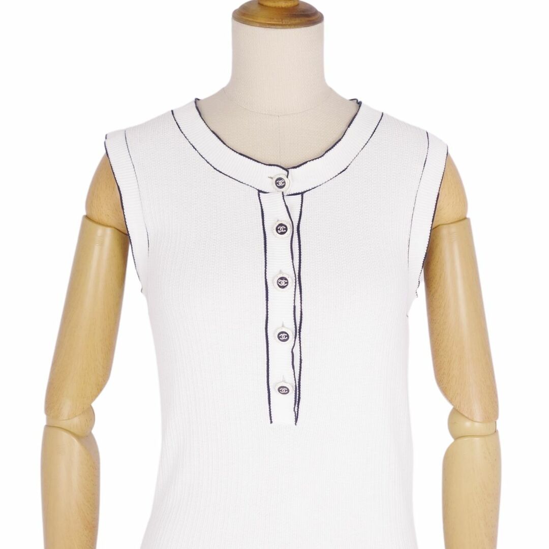 美品 シャネル CHANEL ニット ノースリーブ P47545 ココマークボタン コットン トップス レディース 34(S相当) ホワイト
