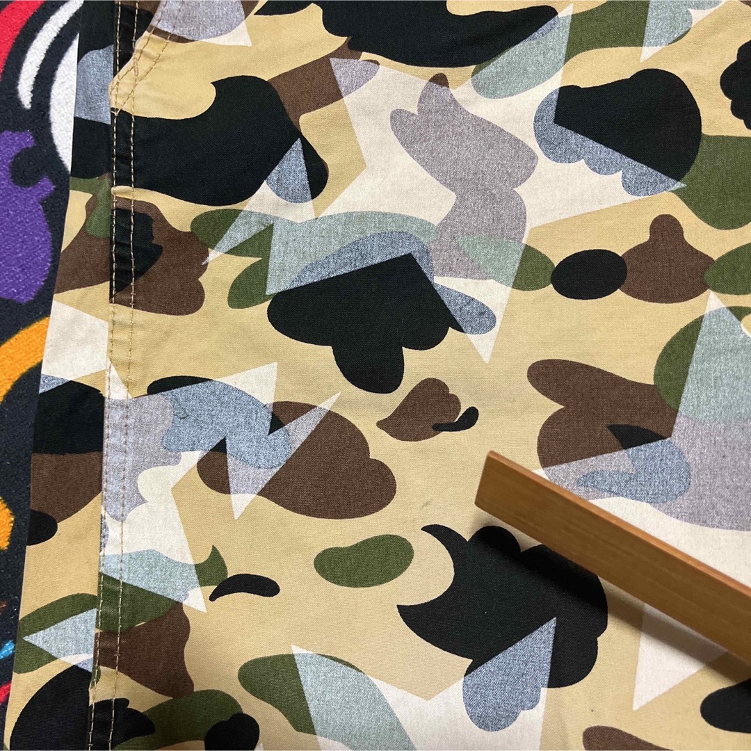 A BATHING APE(アベイシングエイプ)のAPE BAPE  KAWS 1st CAMO 迷彩　STA ショーツ　パンツ メンズのパンツ(ショートパンツ)の商品写真