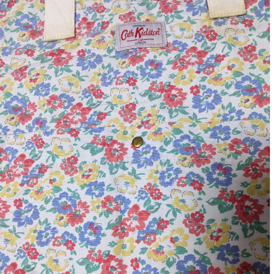 Cath Kidston(キャスキッドソン)のキャスキッドソン　キャンバス地のトートバッグ レディースのバッグ(トートバッグ)の商品写真