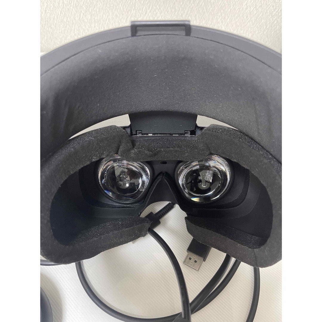 Lenovo(レノボ)のOculus Rift S PC接続専用 高性能VRヘッドセット＆コントローラー エンタメ/ホビーのゲームソフト/ゲーム機本体(家庭用ゲーム機本体)の商品写真