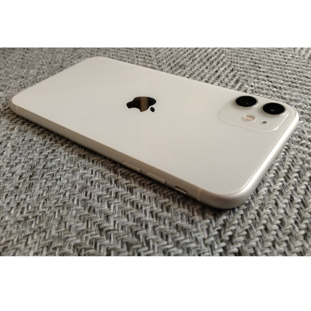 Apple(アップル)のiPhone11 ホワイト 128GB スマホ/家電/カメラのスマートフォン/携帯電話(スマートフォン本体)の商品写真