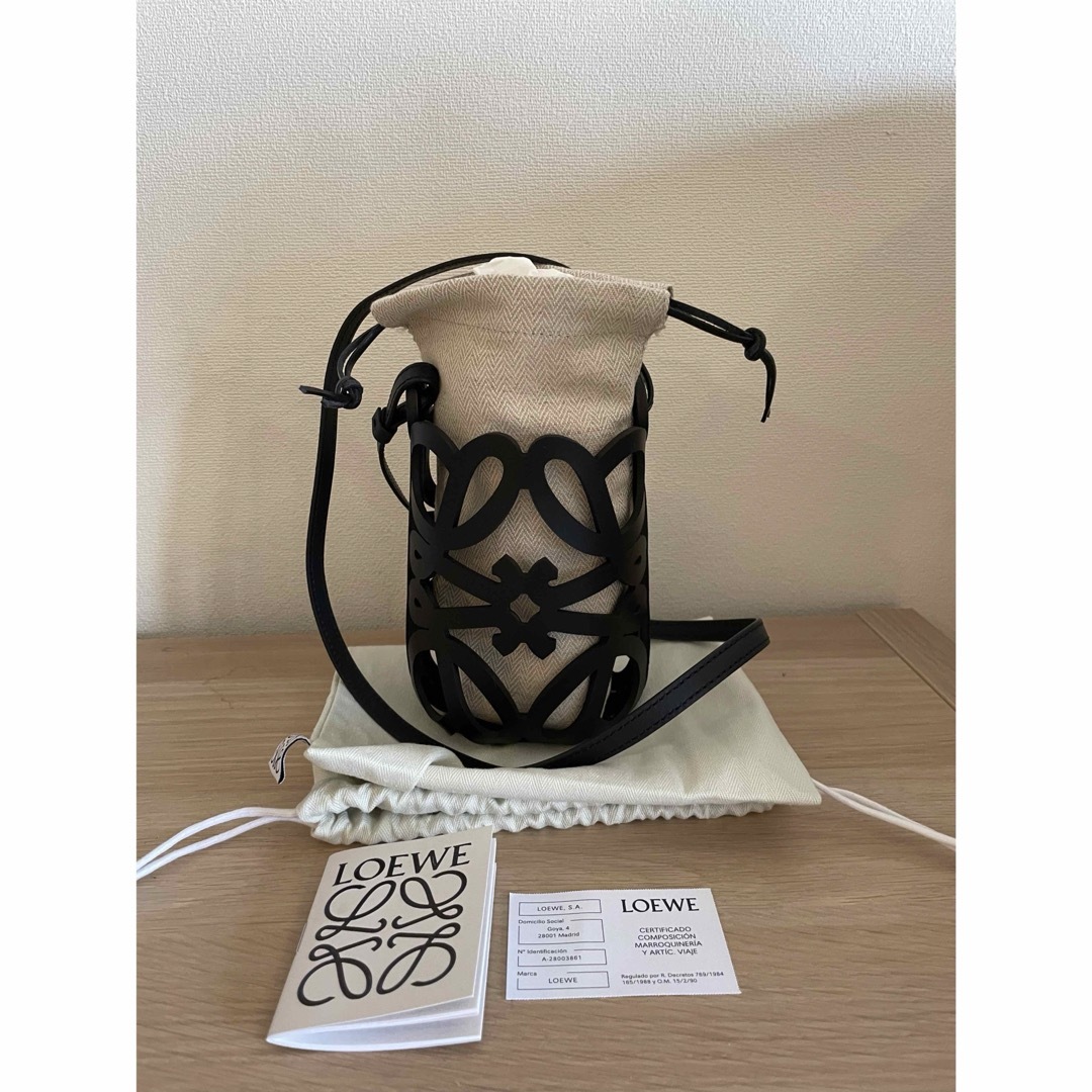 お気にいる】 【新品】LOEWE 【新品】LOEWE アナグラム カットアウト