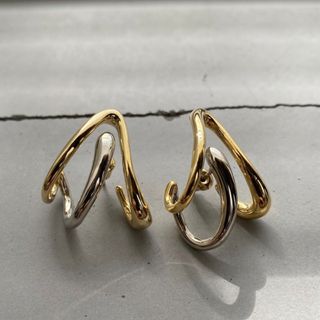 アメリヴィンテージ(Ameri VINTAGE)のContrast triangle pierce No.862(ピアス)