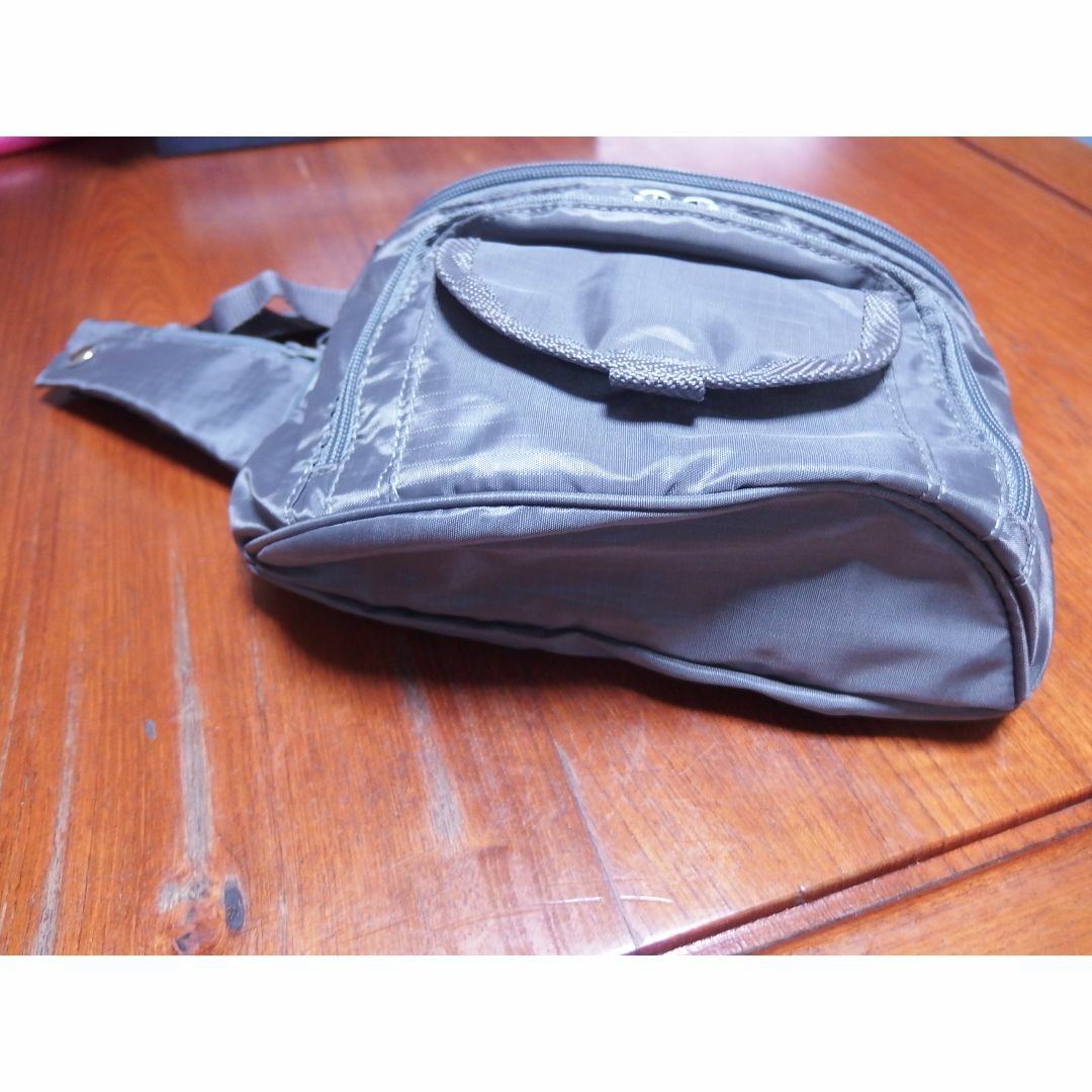 ウエストバッグ 　A.O.T エーオーティー　 軽量 コンパクト  メンズのバッグ(ウエストポーチ)の商品写真