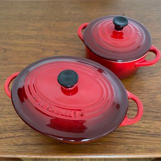 ルクルーゼ(LE CREUSET)の新品未使用！ル・クルーゼ　人気のミニココット　オーバル　お得な2個セット　赤(鍋/フライパン)