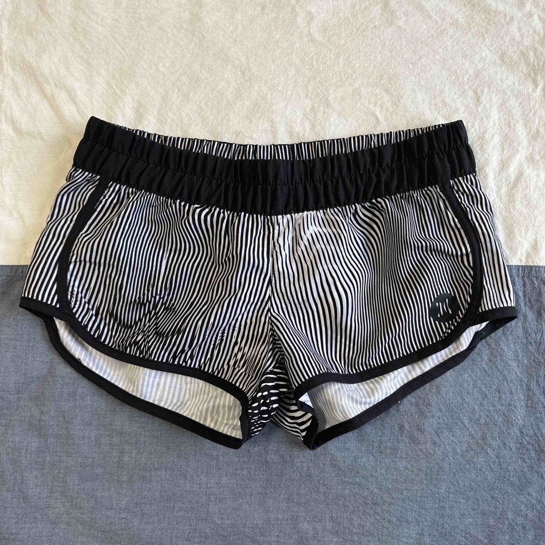 Hurley(ハーレー)のHurley サーフパンツ　レディースXS レディースの水着/浴衣(その他)の商品写真