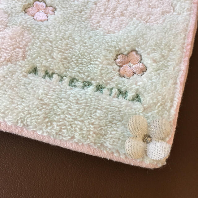 ANTEPRIMA(アンテプリマ)のみゃおちゃと様専用 アンテプリマ 桜柄 タオルハンカチ レディースのファッション小物(ハンカチ)の商品写真