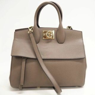 高評価なギフト Ferragamo フェラガモ カーフレザー ワタナベ 定番