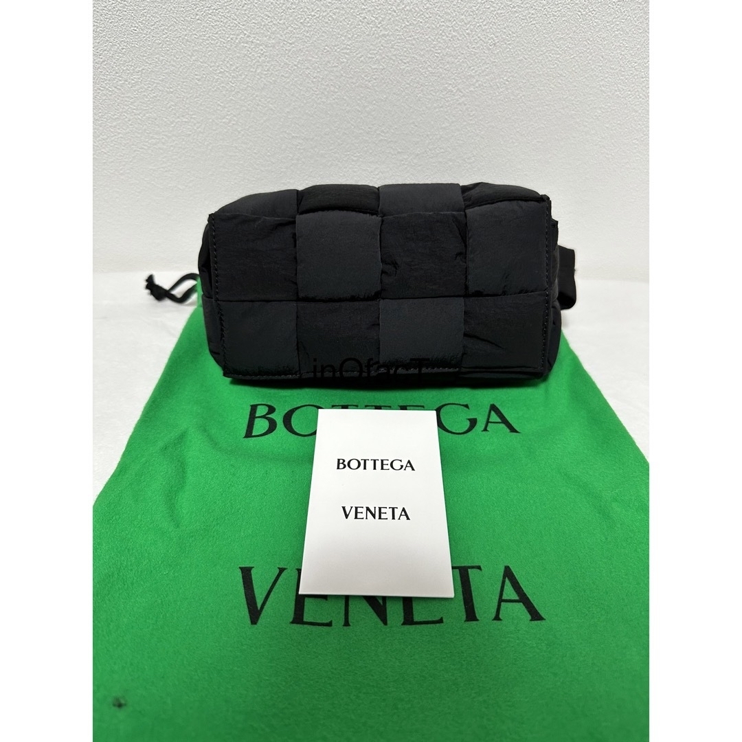 ブラック BOTTEGA VENETA イントレチャート カセット ボディバッグ