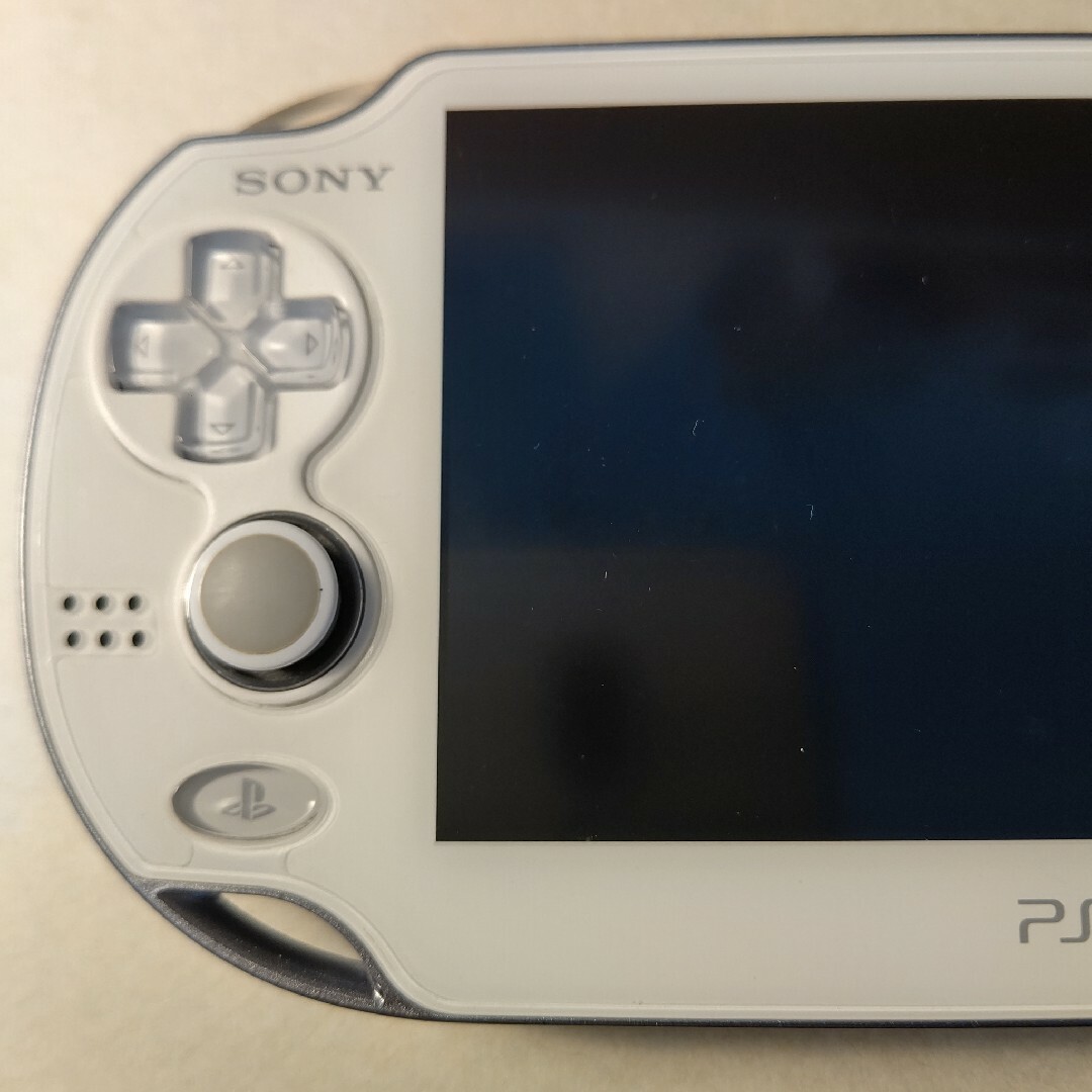 PS Vita 1000 クリスタル・ホワイト 本体 充電器 PCH-1000