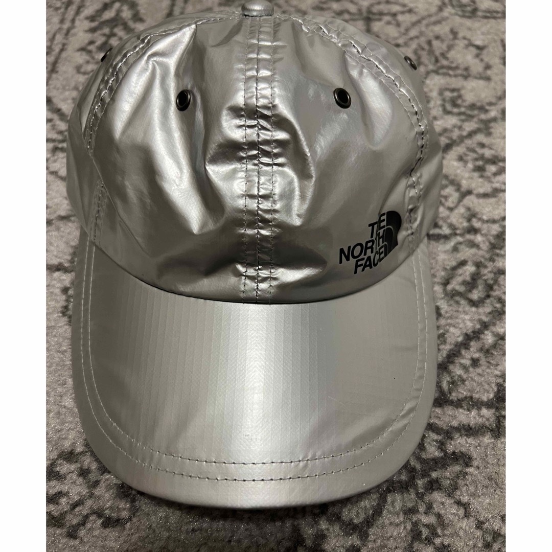 Supreme(シュプリーム)のSupreme THE NORTH FACE Metallic 6-Panel メンズの帽子(キャップ)の商品写真