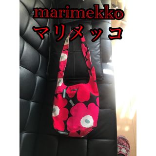 マリメッコ(marimekko)のmarimekko マリメッコ　ショルダーバッグ   赤　花柄(ショルダーバッグ)