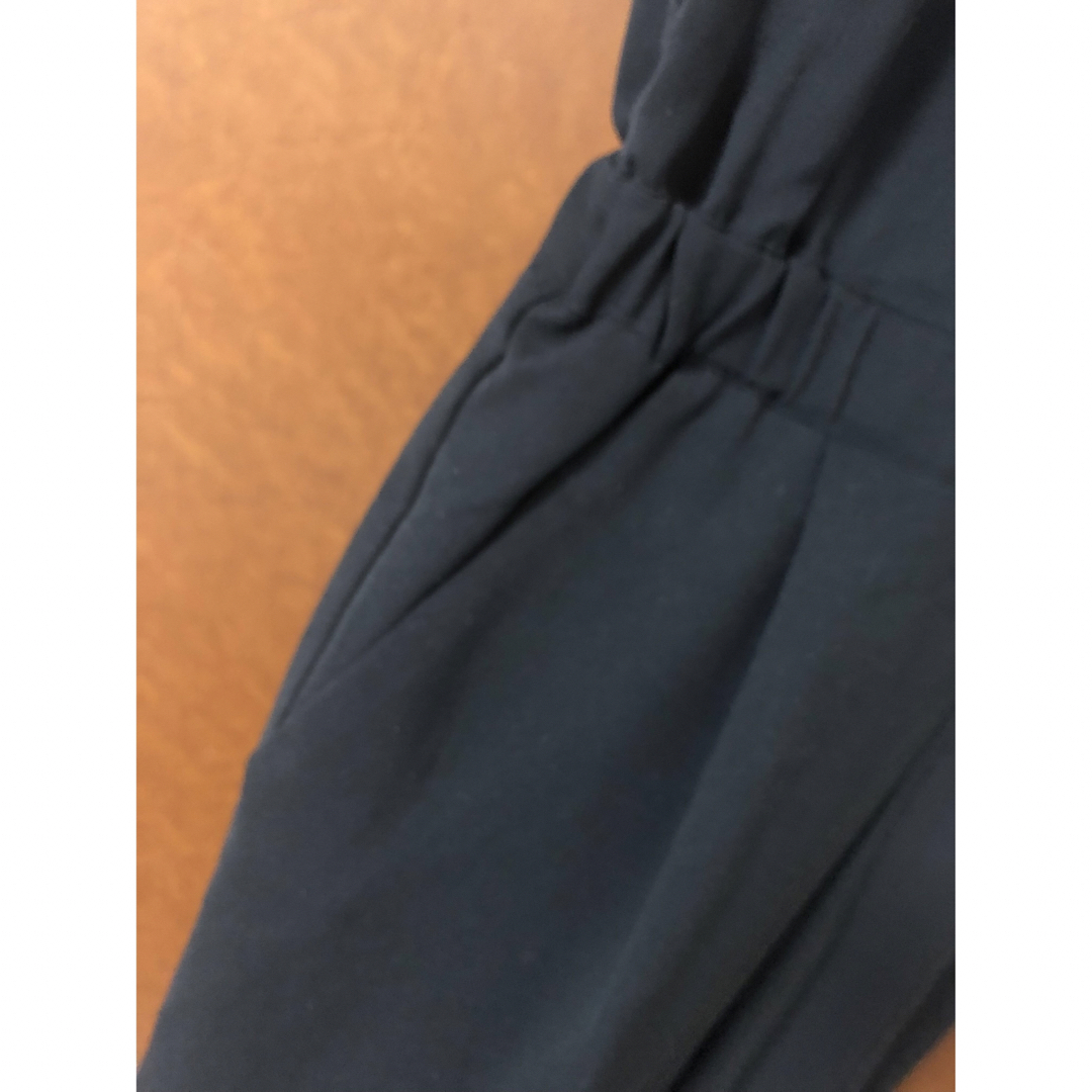 GU(ジーユー)の美品GU 半袖オールインワン　ブラック　S レディースのパンツ(オールインワン)の商品写真