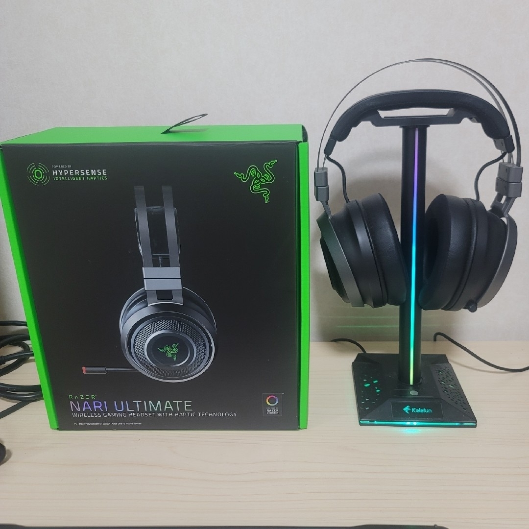 Razer Nari Ultimate ヘッドセット (スタンド付き)BLACK装着タイプ