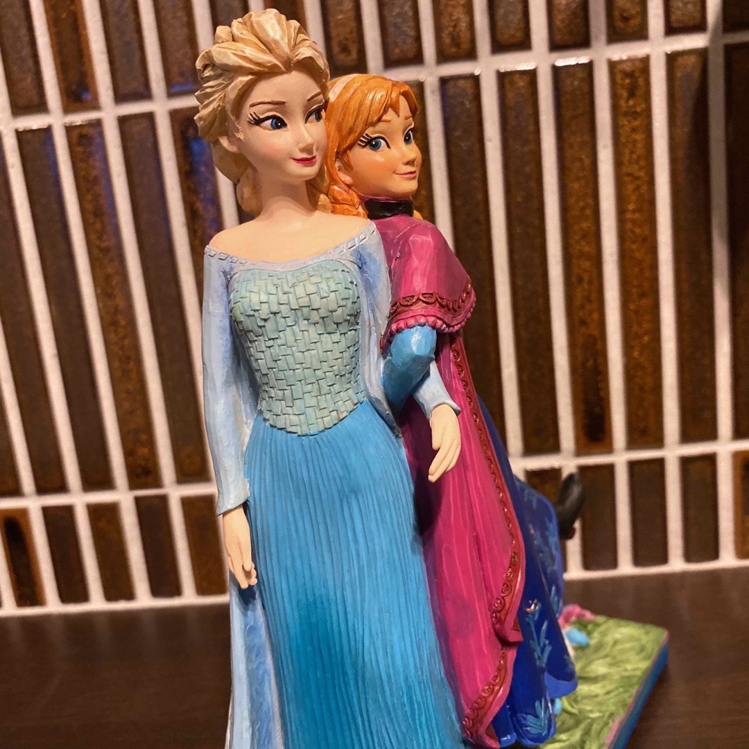 アナと雪の女王(アナトユキノジョオウ)のディズニートラディション アナと雪の女王 アナ エルサ フィギュア エネスコ エンタメ/ホビーのおもちゃ/ぬいぐるみ(キャラクターグッズ)の商品写真