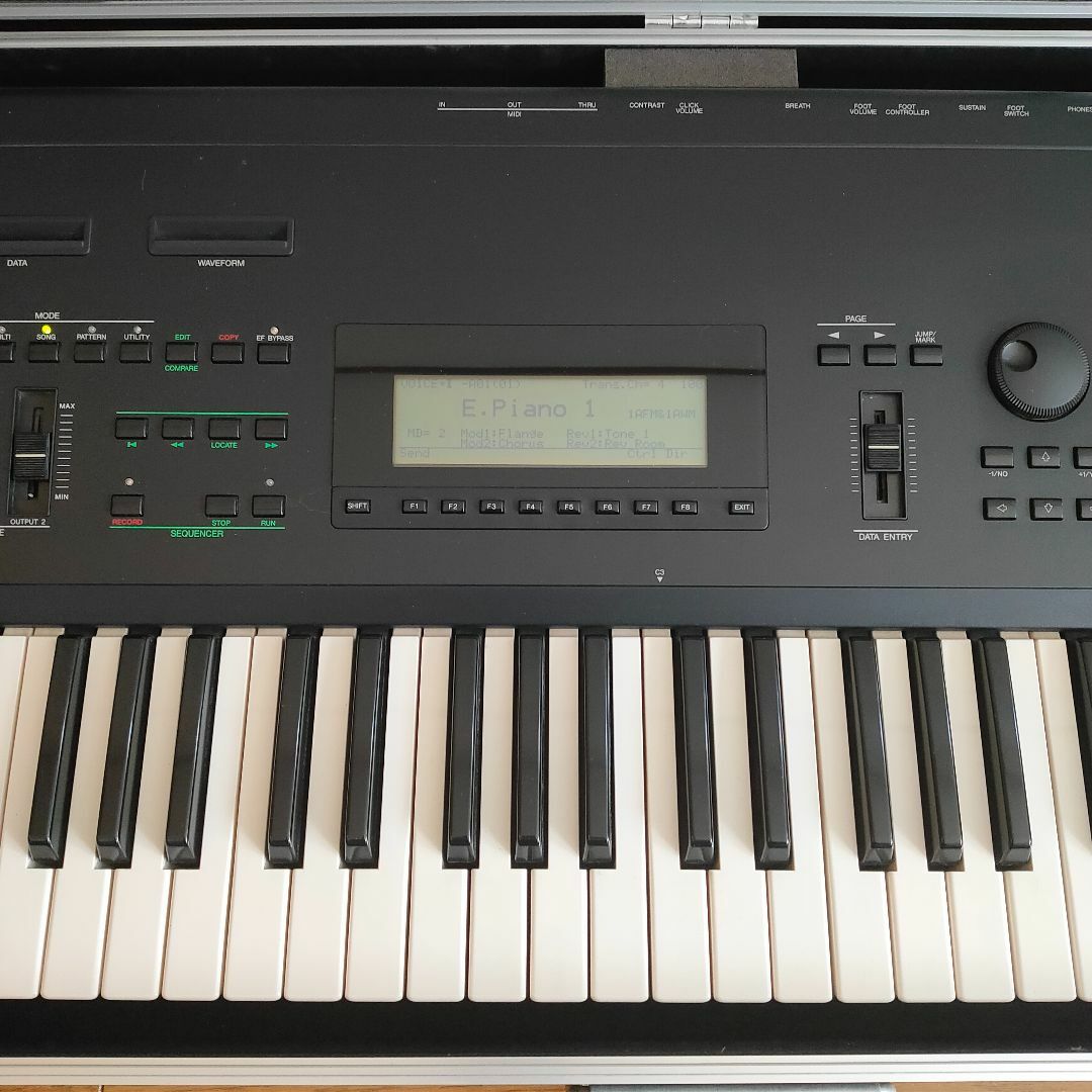 ヤマハ(ヤマハ)のガッキー様　YAMAHA　SY77　ヤマハ　シンセサイザー　定価30万 楽器の鍵盤楽器(キーボード/シンセサイザー)の商品写真