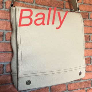 バリー(Bally)のBALLY ショルダーバッグ　シボ革　　　　　　　　　　　フラップ付き　斜め掛け(ショルダーバッグ)