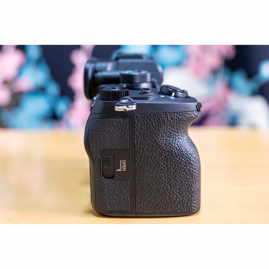 『カメラ屋で査定確認済み』SONY ソニー α7IV ボディ　ミラレースカメラ