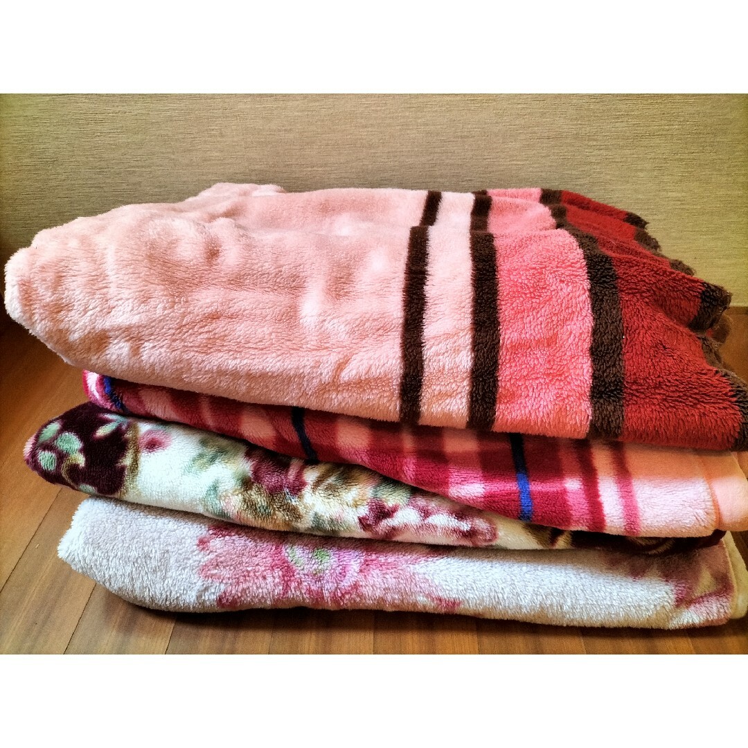 古い毛布　梱包　引っ越し　ペット用 インテリア/住まい/日用品の寝具(毛布)の商品写真