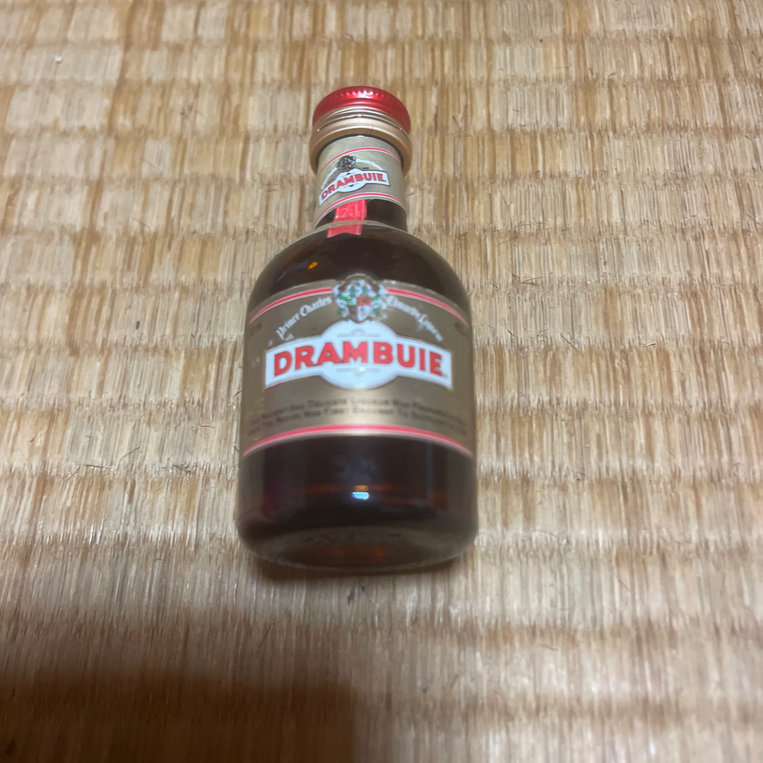 リキュール　ドランブイ　DRANBUIE ５０ml 食品/飲料/酒の酒(リキュール/果実酒)の商品写真