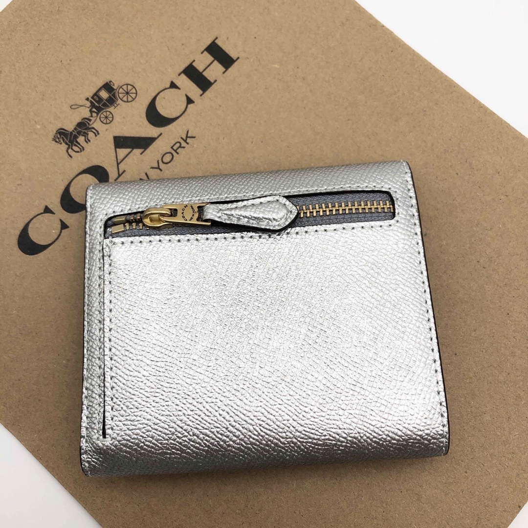 COACH(コーチ)の【COACH☆新品】ウィン スモール ウォレット！メタリック シルバー！レザー！ レディースのファッション小物(財布)の商品写真