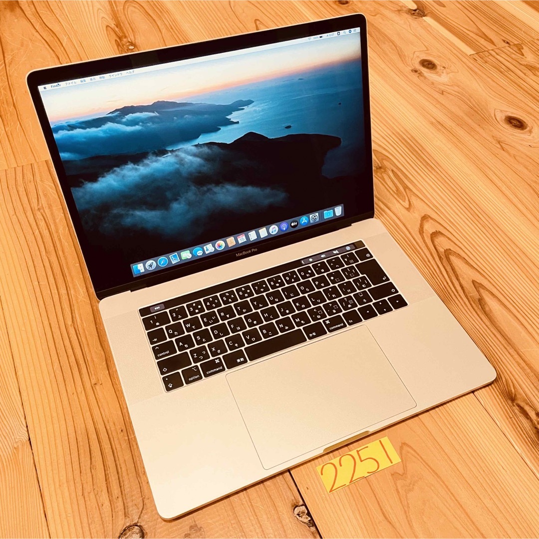 MacBook pro 15インチ 2018 i9 メモリ32GB 512GB！