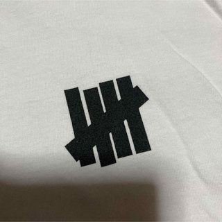 UNDEFEATED - undefeated ロンt tee tシャツ XL Logo 白 ホワイトの ...